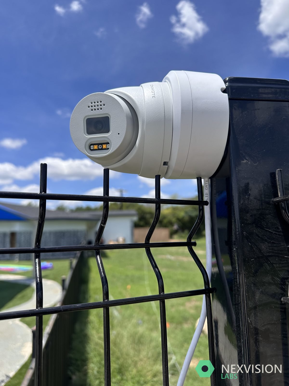 Cámara de seguridad analógica 2MP instalada en exteriores